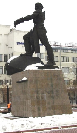 Памятник танкисту-добровольцу в г.Челябинск
